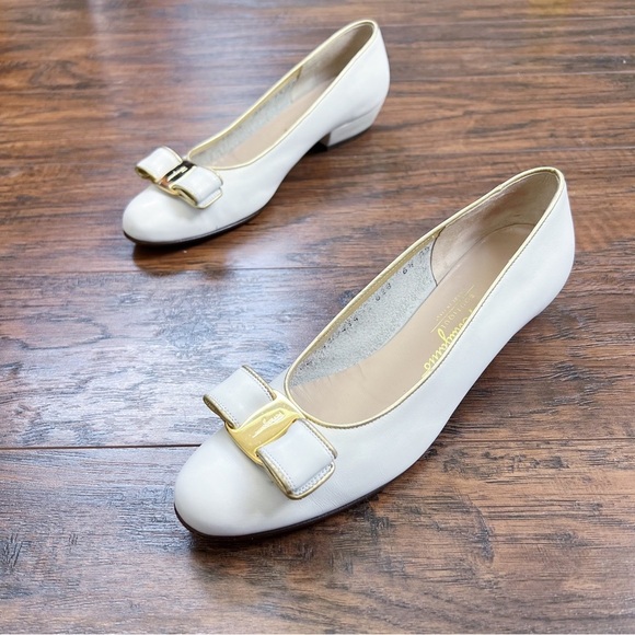Salvatore Ferragamo Cream and Gold Heels with Classic Elegance - Picture 1 of 14